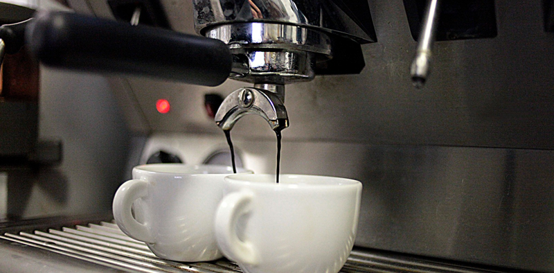 Utilizzo della macchina per il caffè filtro: 5 suggerimenti in 5 passaggi